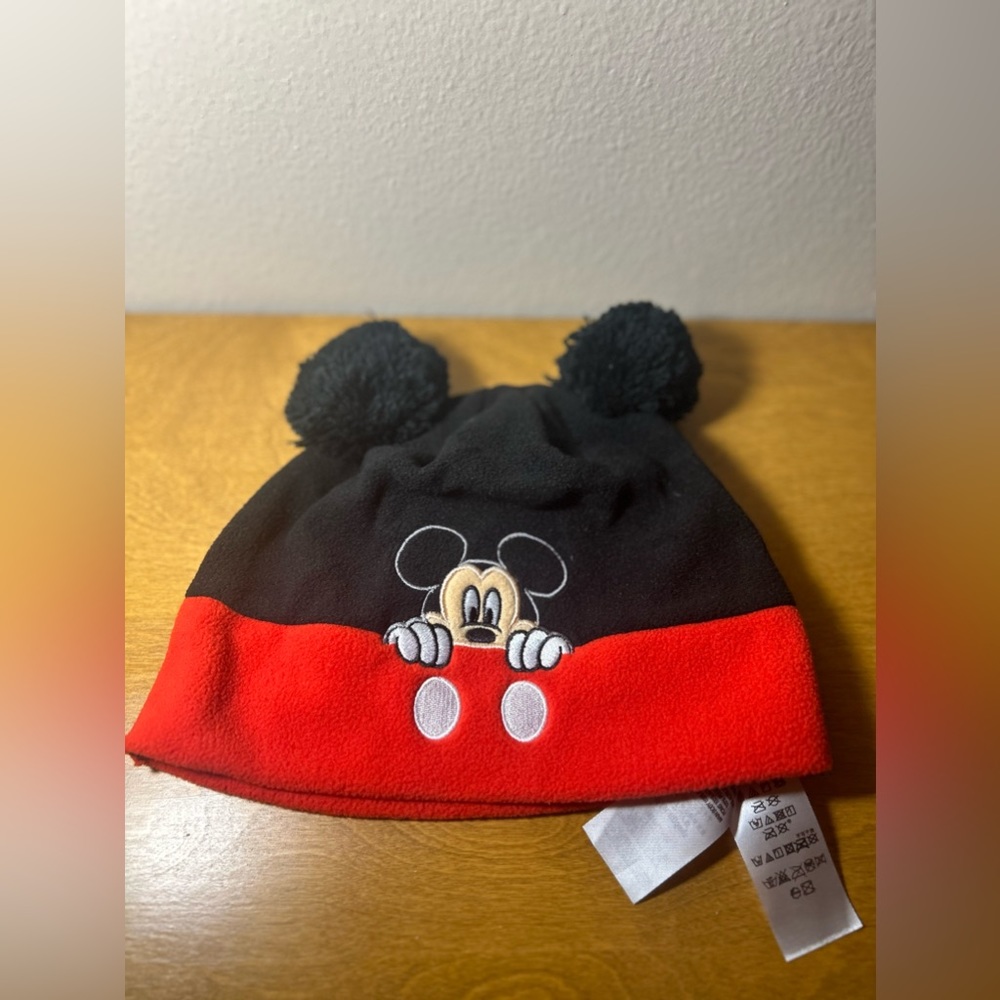 Disney Mickey Mouse Beanie Pom Pom Ears Mickey Peeking Over Rim Size Kids